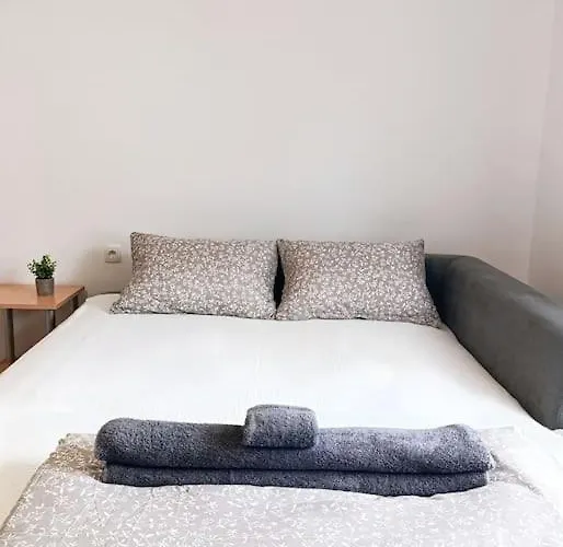 Quiet And Renovated Free Parking Free Wifi Appartement *