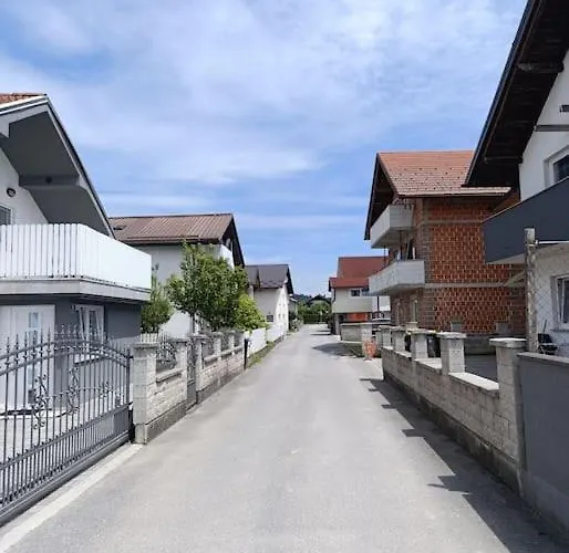 Apartment Quiet And Renovated Free Parking Free Wifi *