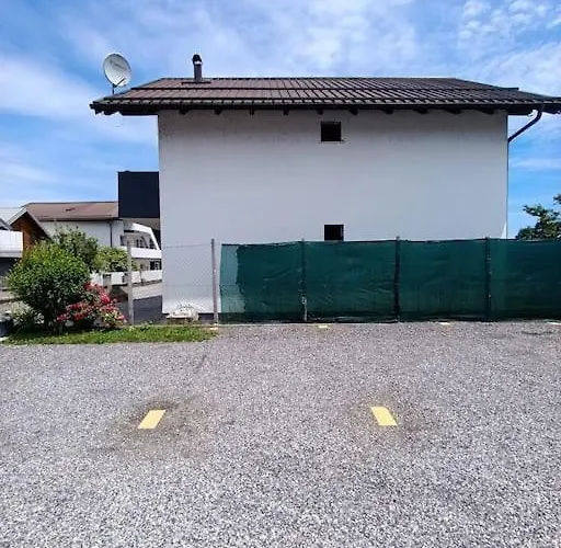 Quiet And Renovated Free Parking Free Wifi Apartment Laibach