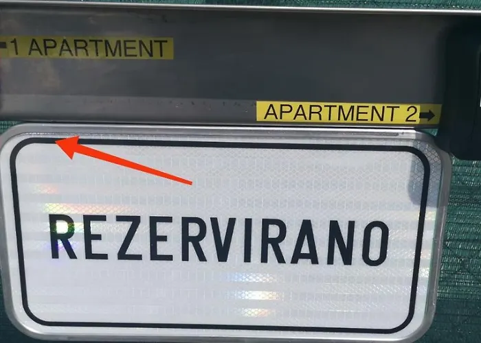 Quiet And Renovated Free Parking Free Wifi Διαμέρισμα